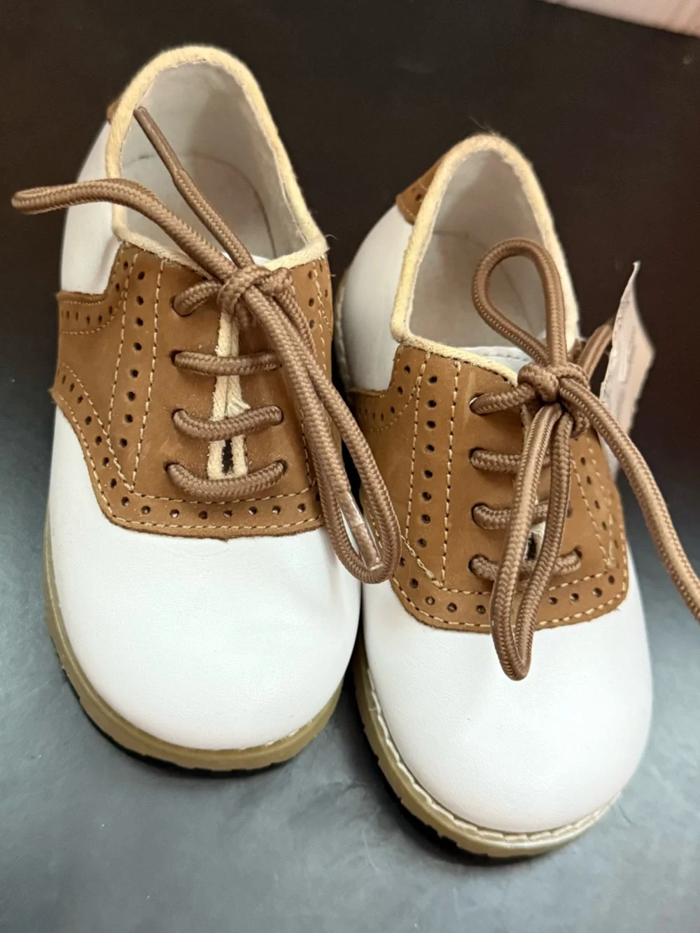 L'Amour Boys White/Khaki Leather Oxfords - Size 7